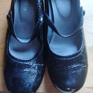 Nickels Glossy Black Mary Jane Flats in Size 7.5